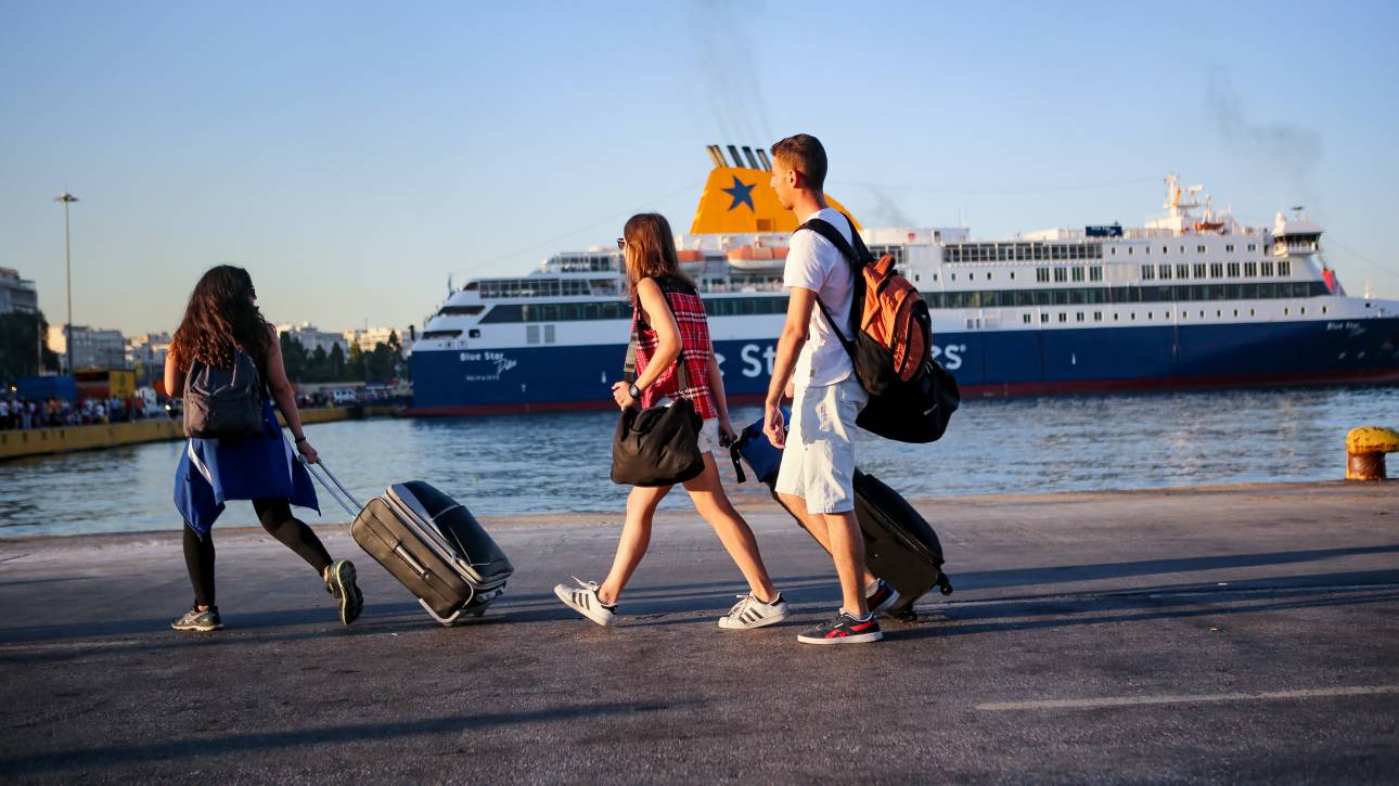Αυξημένη η κίνηση σε λιμάνια και διόδια - Αυστηρά μέτρα για ταξίδια προς νησιά