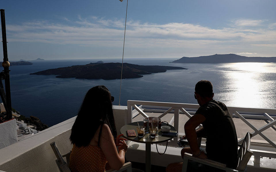 Πώς τρέφει ο τουρισμός το ελληνικό εμπόριο