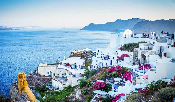 Προς τουριστική περίοδο τριών μηνών - Με υγειονομικό διαβατήριο οι τουρίστες στην Ελλάδα