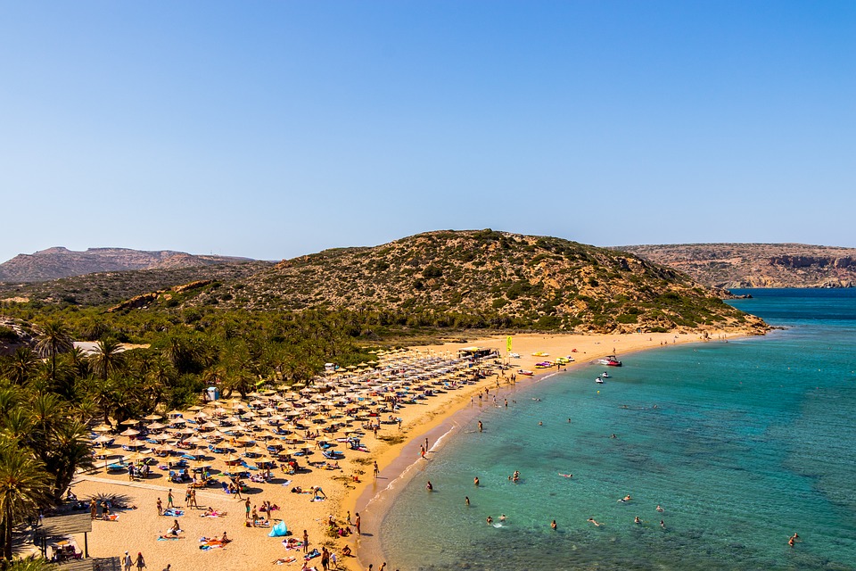 Καλοκαίρι 2019: Η λίστα με τις 86 ακατάλληλες παραλίες για μπάνιο στην Ελλάδα