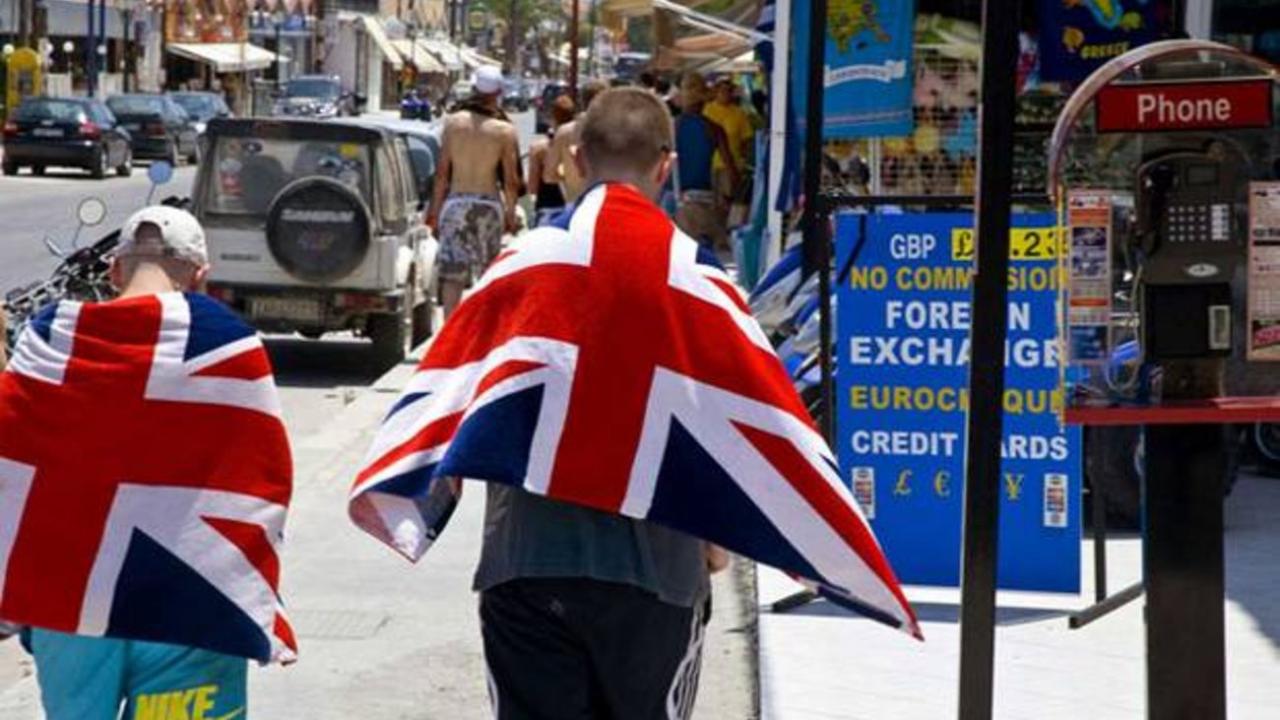 Τουρισμός: Οι Βρετανοί millenials θα παραμείνουν εντός συνόρων το καλοκαίρι