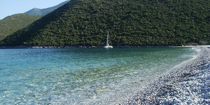 Guardian: Ξεχάστε τις γεμάτες παραλίες και ξενοδοχεία στην Ελλάδα